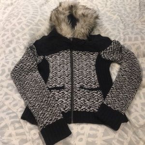 Black and white sweatshirt